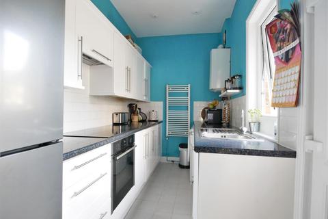 2 bedroom terraced house to rent, Windsor Street, South Bank