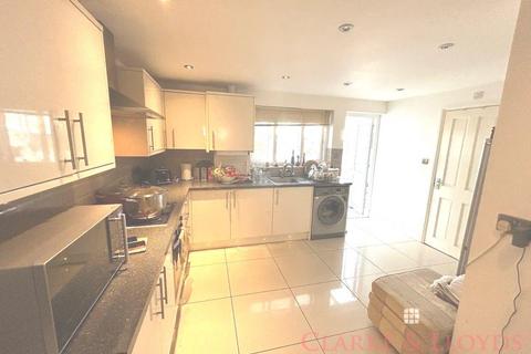 4 bedroom end of terrace house for sale, Ilford IG3