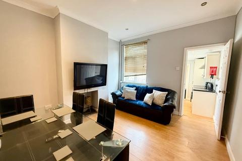 3 bedroom terraced house to rent, Refinery Street, Newcastle-Under-Lyme ST5
