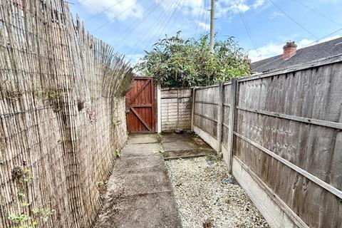 3 bedroom terraced house to rent, Refinery Street, Newcastle-Under-Lyme ST5