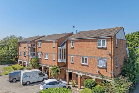 35 Calvert Drive, Basildon, SS13 1TB