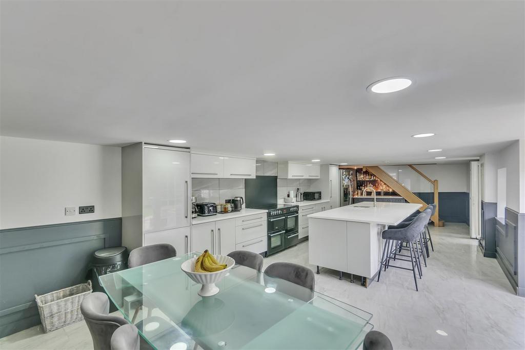 Kitchen/ Family Room