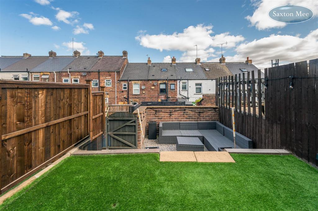 Carr rd - garden 8795.jpg