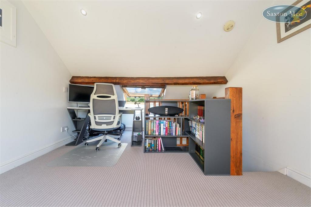 Carr rd - bedroom 2 8843.jpg