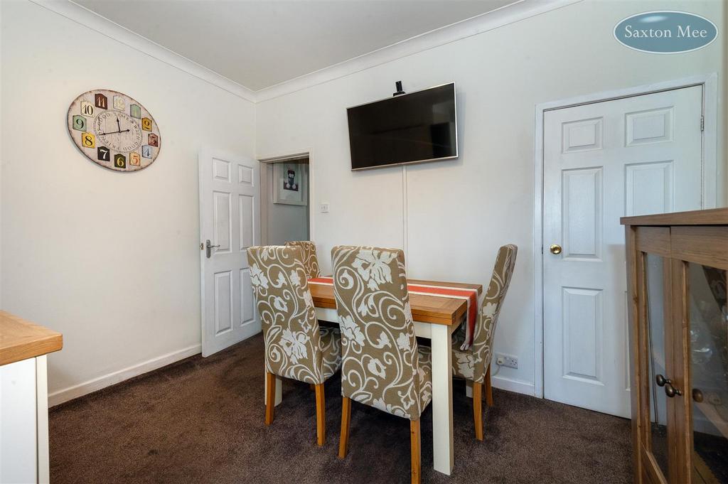 Carr rd - dining room 8930.jpg