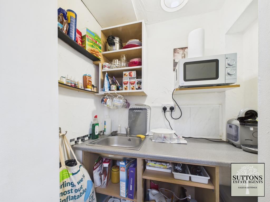 Flat 1 kitchen
