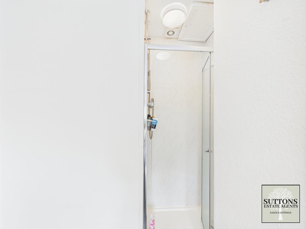 Flat 2 shower