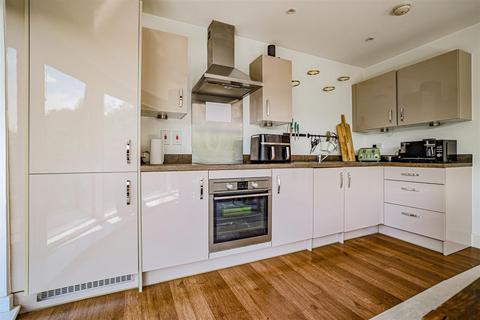 2 bedroom apartment for sale, The Embankment, Nash Mills Wharf, Hemel Hempstead, HP3