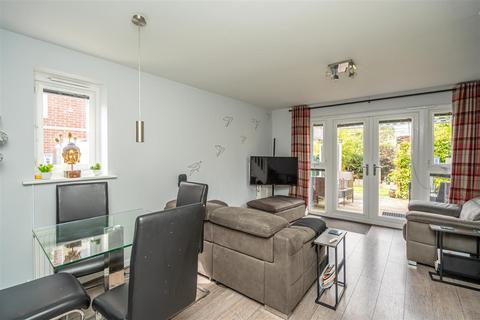 15 Thruxton Avenue, Wolverhampton, WV10 6GJ