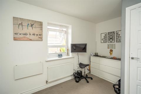 15 Thruxton Avenue, Wolverhampton, WV10 6GJ