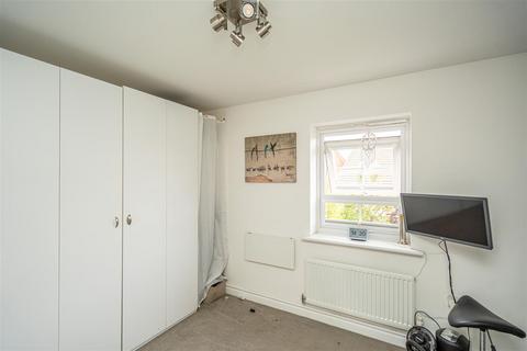 15 Thruxton Avenue, Wolverhampton, WV10 6GJ
