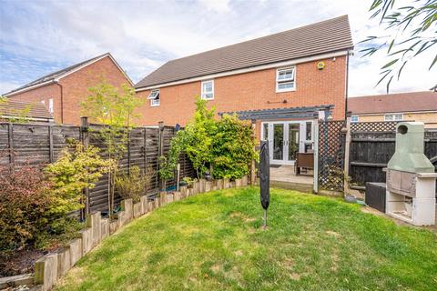 15 Thruxton Avenue, Wolverhampton, WV10 6GJ