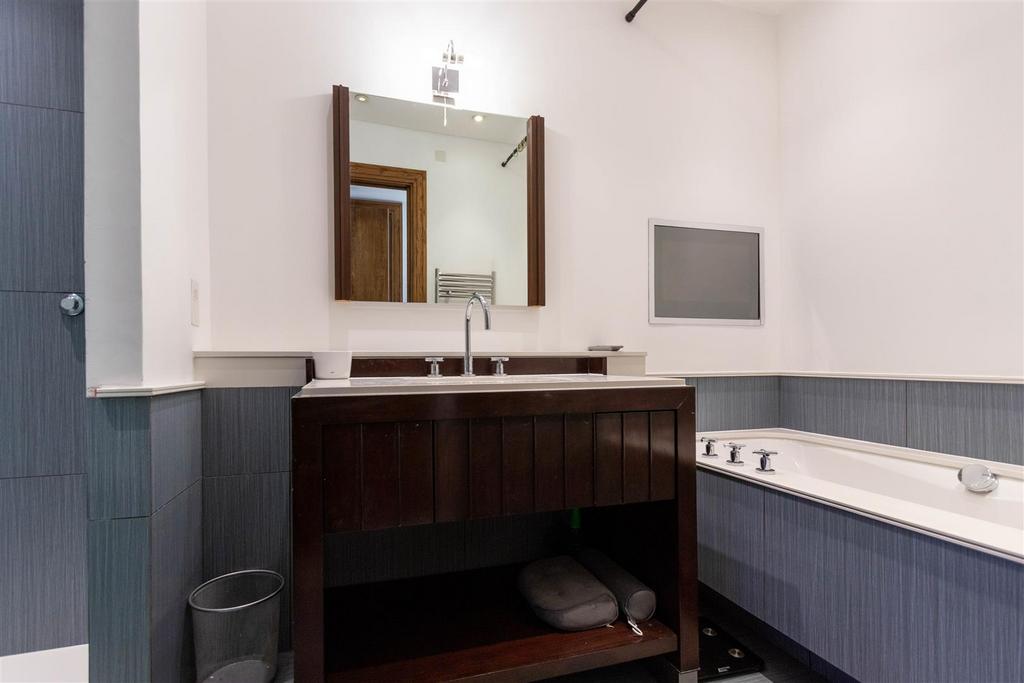 En-suite 1.jpg