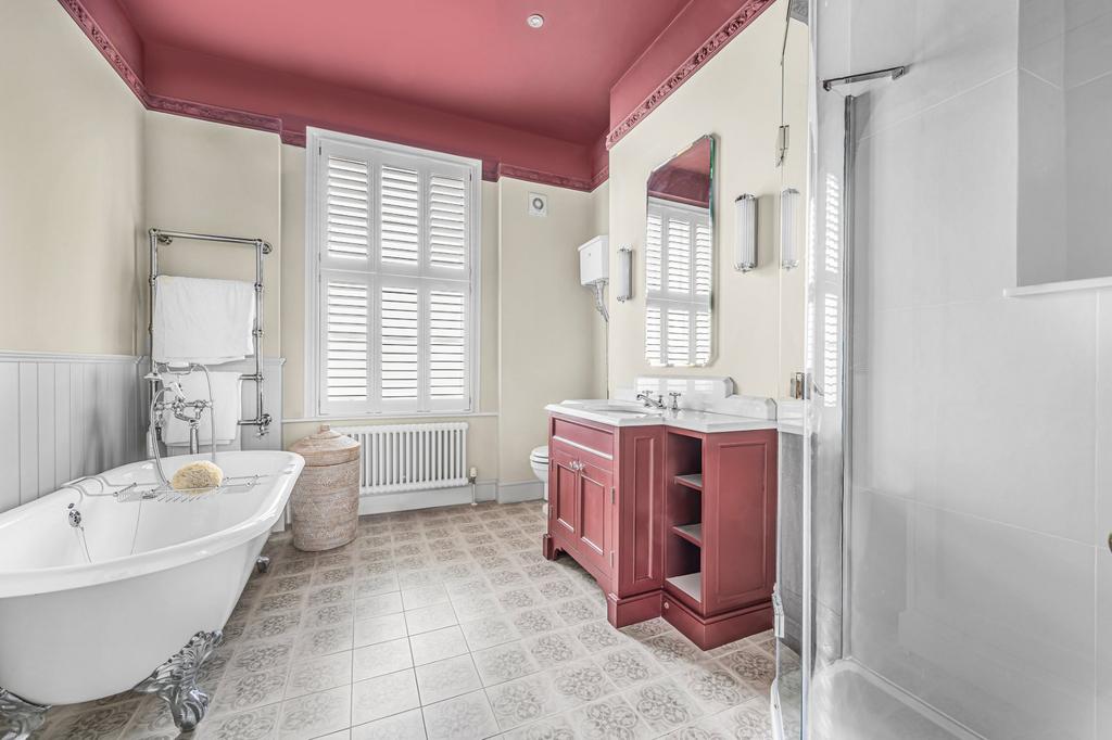 En-Suite Bathroom