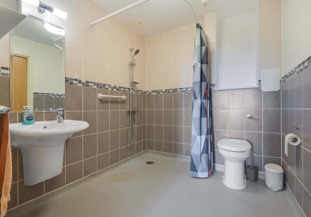 Shower Room.jpg