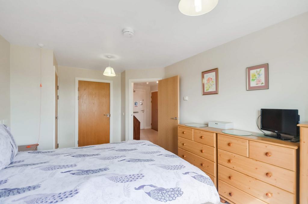 Bedroom 1 Pic (1).jpg