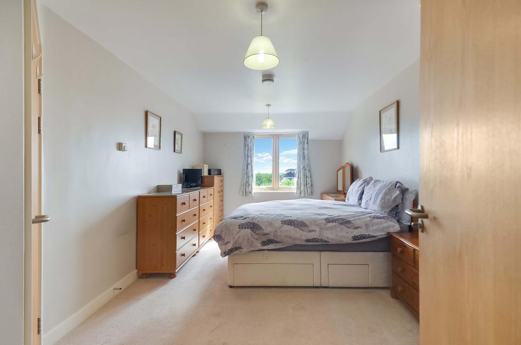 Bedroom 1 Pic (2).jpg