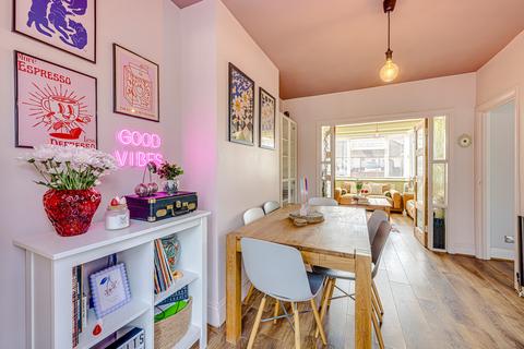 3 bedroom semi-detached house for sale, Thornford Gardens, Southend-on-sea, SS2