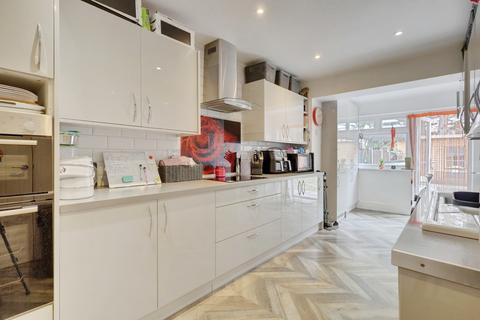 4 bedroom semi-detached house for sale, Seamore Avenue, Benfleet, SS7