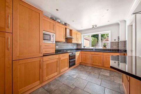 4 Bridgewater Drive, Wombourne, Wolverhampton, WV5 8EN
