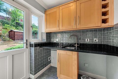 4 Bridgewater Drive, Wombourne, Wolverhampton, WV5 8EN