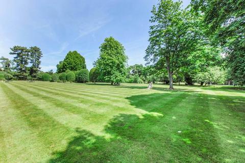 undefined, Park Lawn, Farnham Royal SL2