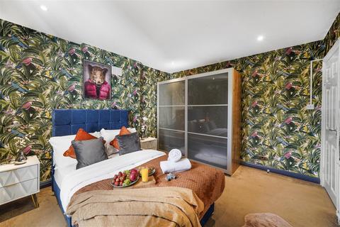 undefined, Great North Way, London