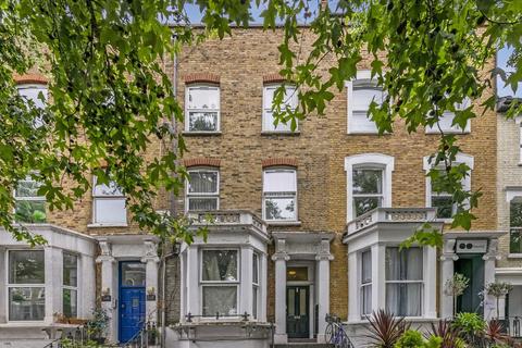 Studio to rent, Hammersmith Grove, London W6