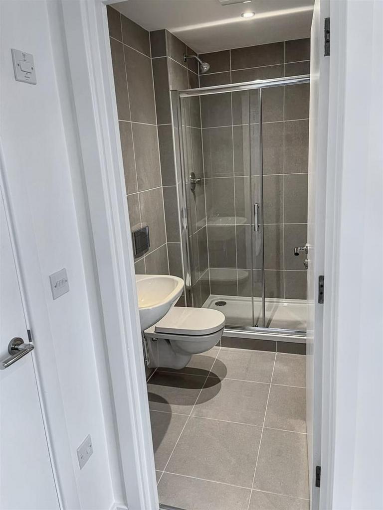 Ensuite.jpeg
