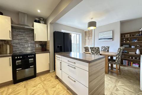 undefined, Mount Park Avenue, Scarborough, YO12