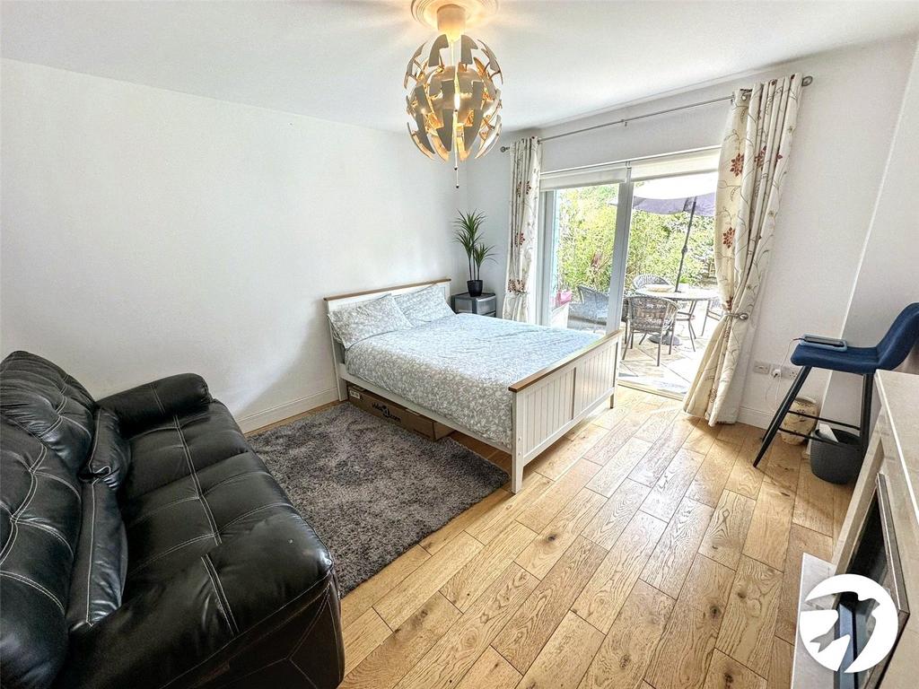 Bedroom/Living Area
