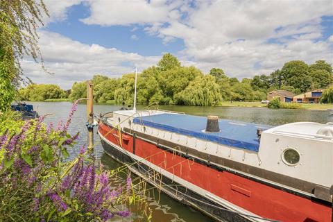 undefined, Laleham Reach, Chertsey KT16