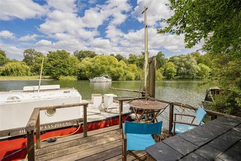 undefined, Laleham Reach, Chertsey KT16