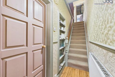 3 bedroom terraced house for sale, Vale Road, Lancaster | Traditional Victorian terrace offers over two floors of generous accommodation!