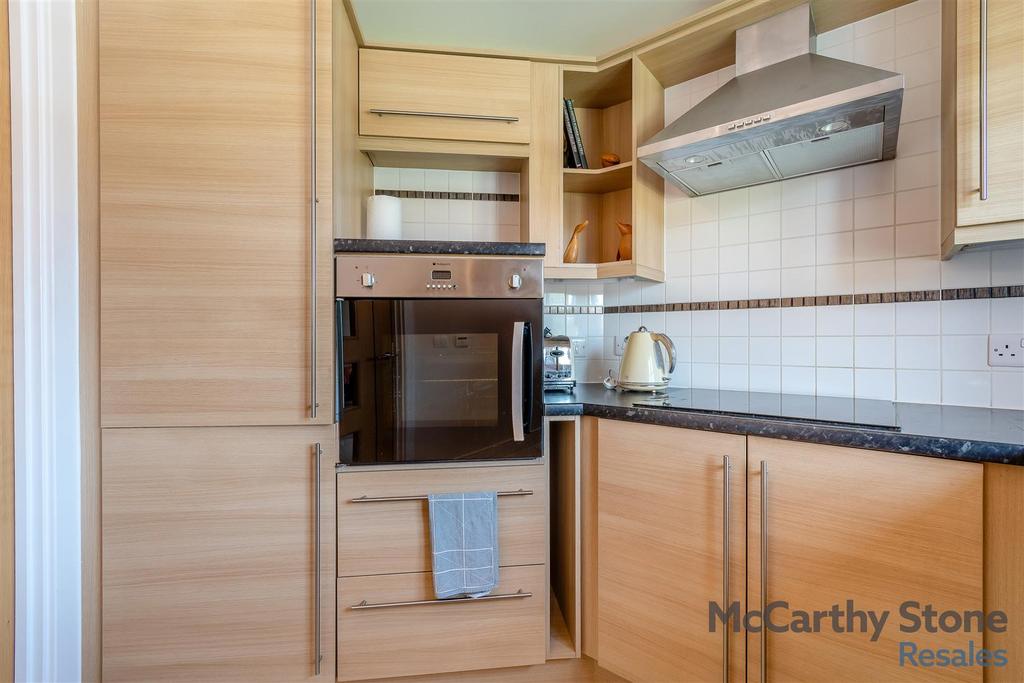 8658862-interior10.jpg