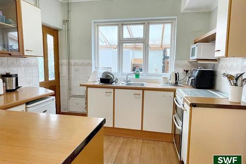 4 bedroom semi-detached house for sale, Woodland Road, Merry Hill, Wolverhampton