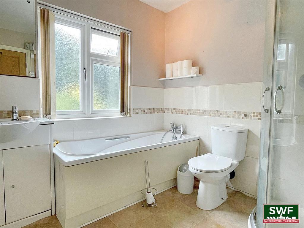 BATHROOM (1).jpg