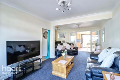 3 bedroom end of terrace house for sale, Auriel Avenue, Dagenham