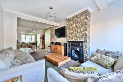4 bedroom end of terrace house for sale, Milton Avenue, Hornchurch