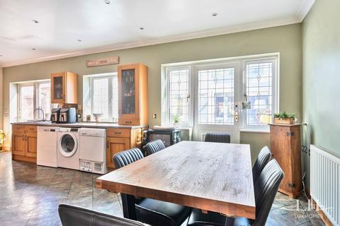 4 bedroom end of terrace house for sale, Milton Avenue, Hornchurch