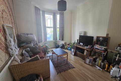 1 bedroom flat to rent, Millais Road, London E11