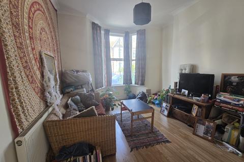 1 bedroom flat to rent, Millais Road, London E11