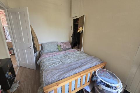 1 bedroom flat to rent, Millais Road, London E11