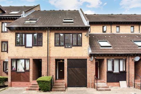 undefined, Leerdam Drive, London, E14