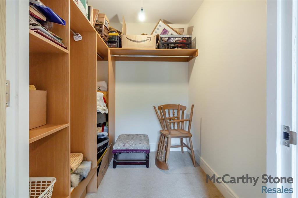 Walk-in wardrobe