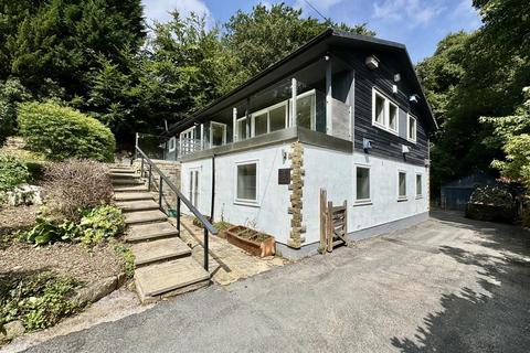 Fleminghouse Lane, Almondbury, Huddersfield, HD5 8TX