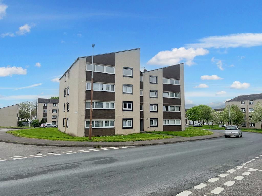 Calder Court, Edinburgh EH11 2 bed flat - £124,999