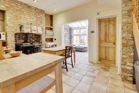 2 bedroom townhouse to rent, Fairfax Street, Bishophill, York, YO1