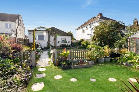 2 bedroom bungalow for sale, Stambridge Road, Rochford, Essex, SS4