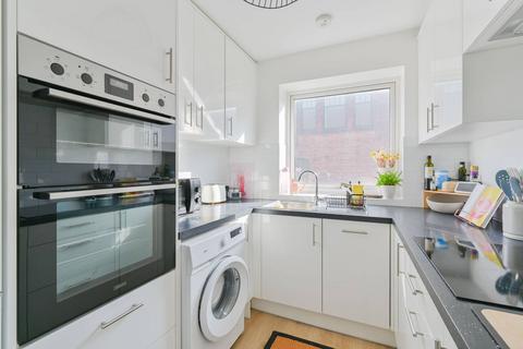 2 bedroom flat to rent, Waynflete Street, Earlsfield, London, SW18